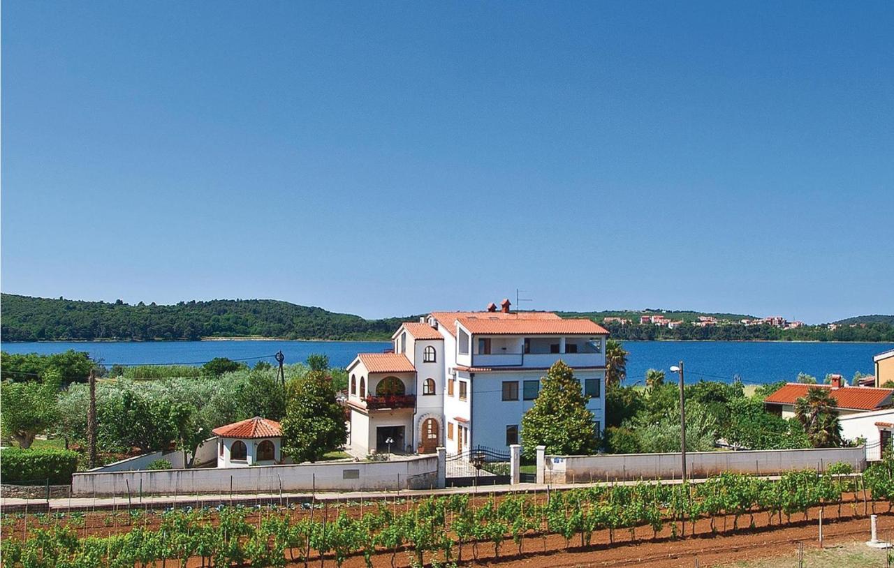 Beautiful Apartment In Pula With Kitchen Exterior photo