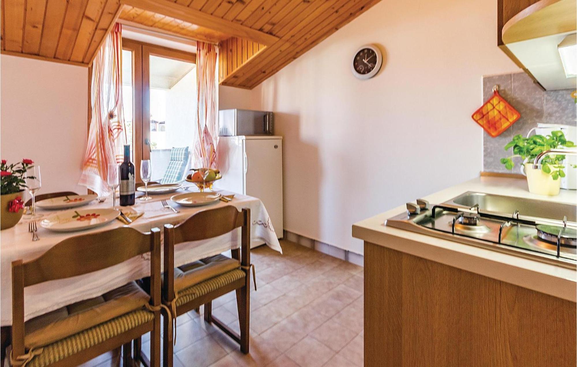 Beautiful Apartment In Pula With Kitchen Exterior photo