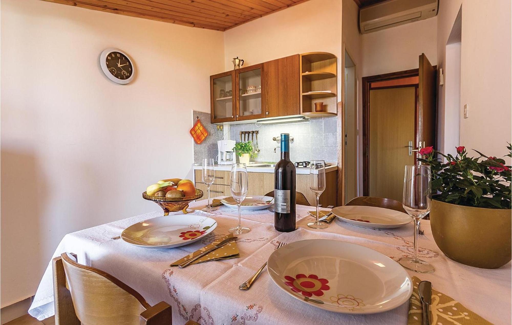 Beautiful Apartment In Pula With Kitchen Exterior photo